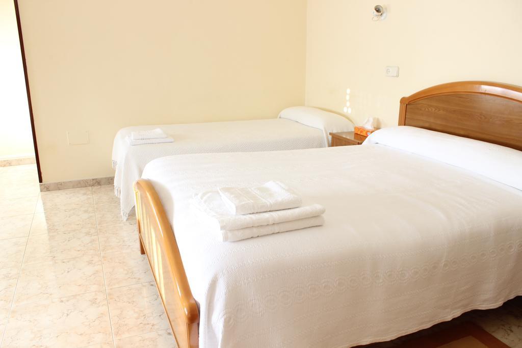 O Cruceiro Hotel Puentedeume Room photo